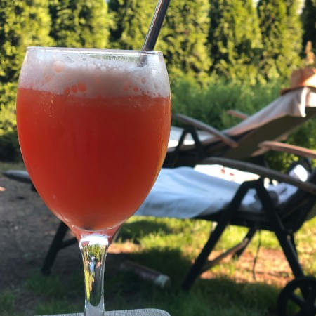 Frozen Aperol Spritz im Garten