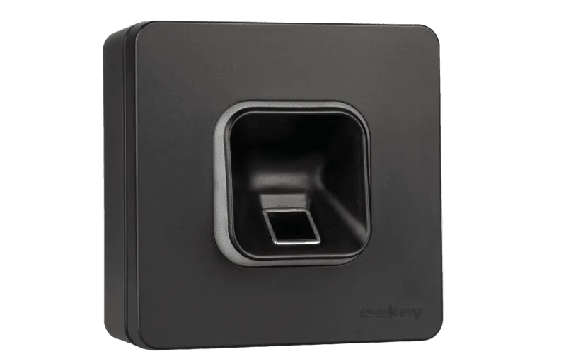 ekey_xline_fingerprint_schwarz_seitlich_ap_2.png