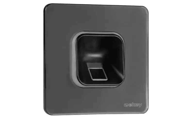 ekey_xline_fingerprint_schwarz_seitlich_glas_3.png