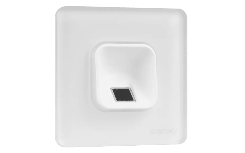 ekey_xline_fingerprint_weiss_seitlich_glas_2.png